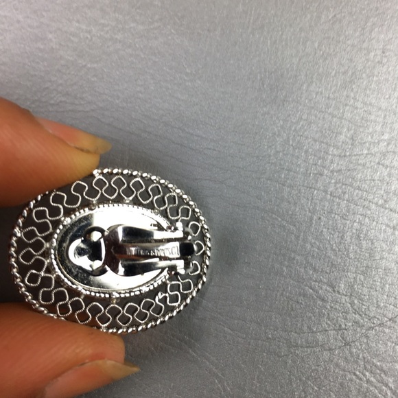 Whiting and Davis vintage silver cameo earrings - Picture 7 of 10